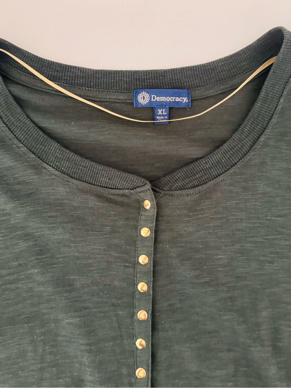 Democracy Women's Green Long Sleeve Knit Cuffs Henley Size XL Gold Buttons - Picture 3 of 15